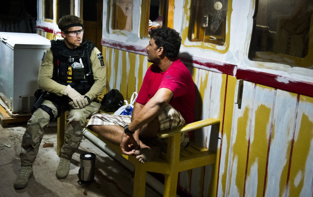 20130606_Crewmember-of-HSwMS-Carlskrona-speaks-with-Indian-sailor-after-suspect-pirates-left-the-dhow-623x393